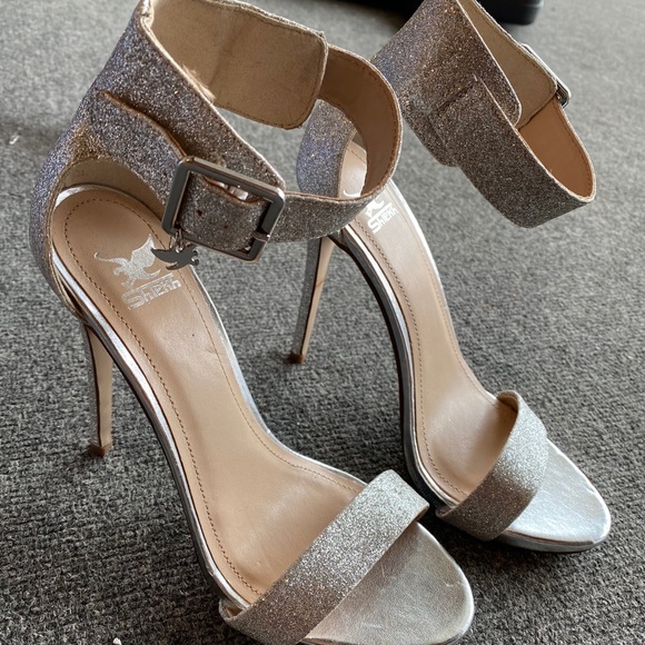 Silver glitter high heels - Picture 2 of 6